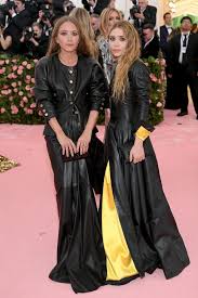 Лауреат премий teen choice award и young artist award. The Olsens Are The Masters Of Wearing Vintage To The Met Gala Vogue