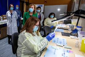 Your business and covid 19 in quebec. Canada S Quebec Imposes Curfew Extends Lockdown As Covid 19 Cases Soar Reuters