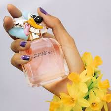 Modern, bright, and feminine, perfect is an unconventional yet harmonious clash of fresh floral and calming smooth notes. Marc Jacobs Perfect Eau De Parfum 100ml Shop Mua Xuan