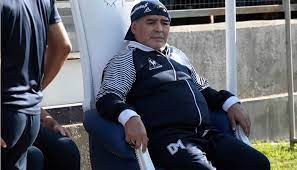История жизни легендарного футболиста марадоны в 20 фото. Diego Maradona Wurde In Seiner Argentinischen Heimat Hospitalisiert