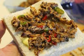 Bercakap tentang roti sandwich, hari ini kami akan paparkan resepi roti sandwich sardine yang cili kisar bawang merah bawang putih satu tin sardin kecil serbuk pati ayam sekeping cheddar cheese. Sandwich Sardin Untuk Hidangan Petang Azie Kitchen