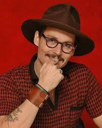 Hey loves I need new drink recommendations nothing to sweet nothing to  extra either lol let me know exactly how you order it thought the app thank  you ❤️