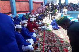 In die postmoderne samelewing (dikwels ook na verwys as die inligtingsamelewing) het die media ŉ waar daar in die tradisionele media met aktiwiteit veral die aktiwiteit van interpretasie bedoel word. Tuturangiana Batupoaro Tradisionele Ritueel Ter Herdenking Van Die Baubau Herdenking Wat Eenvoudig Gehou Word Sultrakini Com