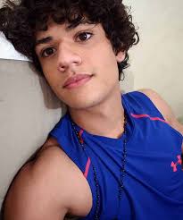 Gabriel Santana antes e depois: 16 fotos do brother do BBB 23 antes da fama  em Chiquititas