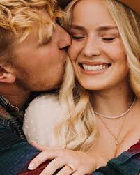 Sweet moments for an even sweeter pair. I love revisiting older work and  seeing it come to life in a new way. Bout time I shared these gems 🤍