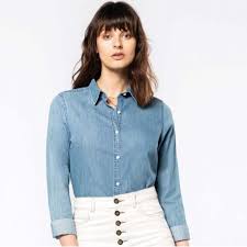 En fonction de la forme des courbes et de la silhouette, on préférera un pantalon jean fuselé, proche du corps ou plus ou moins évasé. Chemise Denim Femme Souple Et Confortable Coupe Ajustee 160 G M