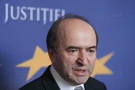 El a afirmat că în parlament există un proiect de lege privind amnistia şi graţierea, însă la ministerul justiţiei nu există un astfel de proiect de act. Bucuresti Ministerul Justitiei Tudorel Toader Inquam Photos