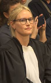 Je félicite et remercie Me France Lambinet pour son investissement futur au  profit du Tribunal du Travail du Brabant wallon, et donc des justiciables. 