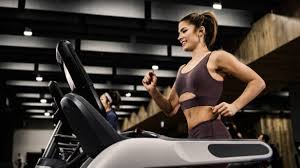 موظفو سكة حديد العقبة ينفذون وقفة للمطالبة بتحسين ظروفهم المعيشية. Amer Sports