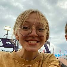 Polly Marcum's Instagram, Twitter & Facebook