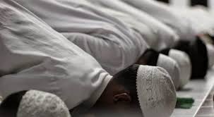 Fiqih islam memberikan jalan keluar bagi yang memiliki uzur untuk melakukan wudhu, disebabkan oleh luka maupun penyakit yang menyebabkannya semisal di bagian yang diperban itu tidak menutupi seluruh bagian anggota wudhu yang wajib dibasuh, maka ia sebisa mungkin dibasuh terlebih dahulu. Anggota Tubuh Yang Wajib Menempel Di Bumi Saat Sujud Bincang Syariah