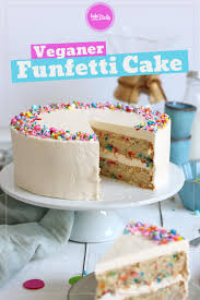 Vorher am besten am pc bearbeiten und dann das fertige bild (a4 seite) an den shop schicken. Einfacher Veganer Funfetti Kuchen Mit Veganer Buttercreme Bake To The Roots
