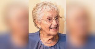 Danielle Hiscock's Instagram, Twitter & Facebook