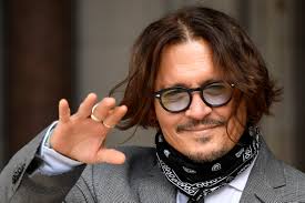 Ο έλον και η άμπερ δεν άρχισαν να βλέπουν ο ένας τον άλλον μέχρι τον μάιο του 2016 και. Tzoni Ntep H E3eytelistikh Fwtografia Poy Paroysiasthke Sto Dikasthrio