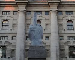 In particolare svolge i compiti di tesoreria dello stato per le province di milano, bergamo, como la presentazione di un esposto alla banca d'italia consente al cliente di segnalare comportamenti che ritiene irregolari o scorretti da parte delle banche. Il Dito Medio Di Milano Significato E Curiosita Sulla Scultura Di Piazza Affari Tasting The World