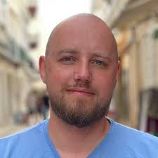 Workspace's Andy Wen joins Cloud CISO Phil Venables to talk about a new  Google survey of more than 2,000 security and IT decision-makers that helps  quantify the high security costs of legacy