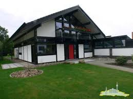 See more ideas about house design, house, building a house. Stadtrandimmobilien Luxurioses Huf Haus Bestens In Form 220 M Wfl 77 M Wintergarten Mit Pool Auf 1 214 M Grund