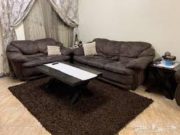 طقم كنب للبيع لون بني غامق يتسع ل ست اشخاص