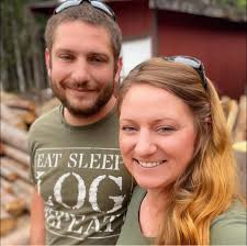 What are the differences between University Park and Woodriver schools in  Fairbanks, Alaska?