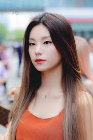 Yeji Pics On Twitter Itzy Down Hairstyles Idol