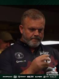 Rob b🎱🎱m Chambers (@dazzlerrob14)