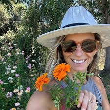 Stacie Link's Instagram, Twitter & Facebook