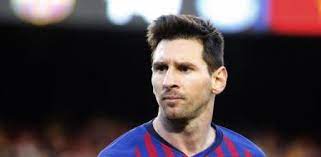 Es el máximo goleador de la institución, con 672 conquistas y el jugador con más partidos oficiales disputados, con 778. Messi Recibe Hoy La Creu De Sant Jordi