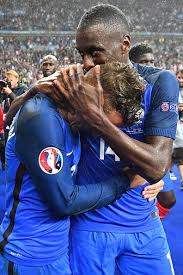 Une femme qui était venue lui demander un autographe l'a. 64 Idees De L Equipe De France Equipe De France Joueurs De Foot Footballeur