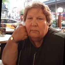 Ege Üniversitesi Kimya Mühendisliği'ni bölüm ikinciliğiyle bitirmenin  mutluluğunu yaşıyorum. Bu ödül aynı zamanda her anımda yanımda olan ailem,  dostlarım ve desteğini hissettiren herkese 😌 Sizleri…