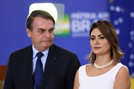 She has two children, including a daughter with jair. Politica Michelle Esta Arrasada Diz Bolsonaro Apos Revelacoes Sobre Familia