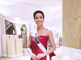 H'hen niê vừa vướng phải những lùm xùm kém tinh tế khi cổ vũ khánh vân. Look Miss Vietnam H Hen Nie Happy To Meet Former Binibining Pilipinas Venus Raj