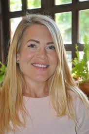 Anna Hon's Instagram, Twitter & Facebook