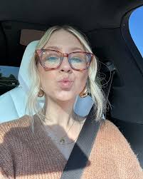 Abby Metcalf's Instagram, Twitter & Facebook