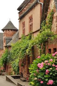 Collonges La Rouge L Un Des Plus Beaux Village De France Beautiful Places France Travel Landscape