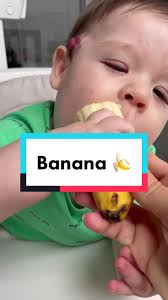 Bebe A Comer Banana