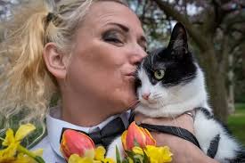 Mum marries her cat in bid to stop landlord from getting rid of the animal 