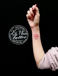 Xem thêm ý tưởng về hình xăm, hình xăm ở cánh tay, xăm. Hinh XÄƒm Hoa Sen Mini á»Ÿ Cá»• Tay Ä'á»— Nhan Tattoo Studio Facebook