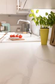 Crédence de cuisine (inox, verre,.) : Plan De Travail En Marbre Blanc Quel Effet Leroy Merlin