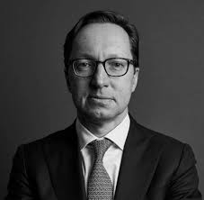 It operates through the following business segments. Investmentbank Goldman Sachs Agiert In Deutschland Glucklos Welt