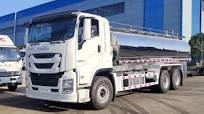 Isuzu 6x4 GIGA food-grade stainless steel potable water truck