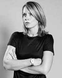 Im alter von 16 jahren besuchte sie ein jahr eine mädchenschule in neuseeland.1. Sportschau Moderatorin Jessy Wellmer Im Interview Ohne Worte Sz Magazin