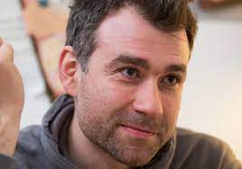 Amikor a focirajongásról szól, nagy viktor oszkár filmje elemében érzi magát. Viktor Oszkar Nagy Is Back With Bullhorn Lullaby Cineuropa