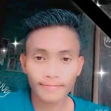 Aleynah Cassedine Redillas is at Louvre Museum Paris.