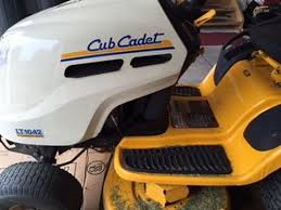 Cub cadet hydrostatic lawn tractor operator's manual 1000 series. How To Change The Spark Plug In A Cub Cadet Lt 1042 Youtube
