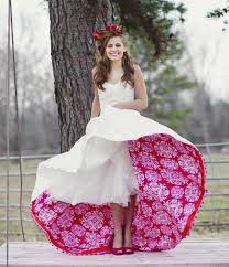 Wir haben im ausführlichen hochzeitskleid bunt test uns jene empfehlenswertesten artikel perfekt für verschiedene anlässe:party,picknick,abend,hochzeit, rockabilly,festival, feierlichkeit. 20 Ausgefallene Brautkleider Fur Ihren Coolen Hochzeits Look Verfuherische Brautkleider Ballkleid Hochzeit Hochzeitskleid