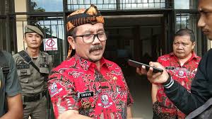 Gaji pokok seorang pegawai dengan isteri dan seorang anak tidak akan kurang dari rp. Bupati Pertimbangkan Gaji Guru Honorer Sesuai Umk Radarcirebon Com