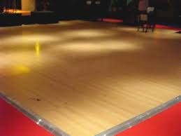 Pour vos salles des fêtes : Parquet De Danse Acajou Mise En Scene