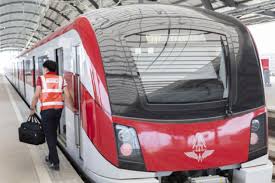 คมนาคม เตรียมเปิดให้บริการรถไฟฟ้าสายสีแดงปีนี้ โดยประสานรถเมล์ให้บริการเชื่อมต่อทั้ง 13 สถานี พร้อมจัดชัตเติลบัสรับส่งคนจากสถานีกลางบาง. Wpp41fibkvlo5m