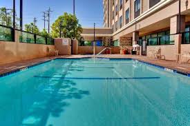 L'holiday inn los angeles est un hôtel familial proposant des chambres équipées d'une télévision à écran plat, d'une climatisation et d'un réfrigérateur. 3 Sterne Hotel Holiday Inn Express Los Angeles Airport In Los Angeles International Airport Los Angeles Ca Usa