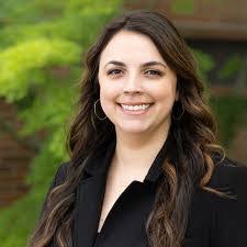 Etta Petersen's Instagram, Twitter & Facebook